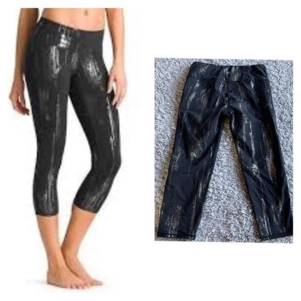 Athleta lightning foil chaturanga capri size small